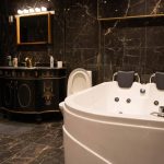 Hotellrum med Jacuzzi Helsingborg Historical Malt Factory Apartment, 6 Bedrooms, sleeps 12 , Hot Tub