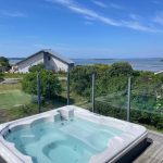 Stuga med Jacuzzi i Halland Stuga med Bubbelpool Halland Modern home; Villa Stråvalla. Near beach with jacuzzi